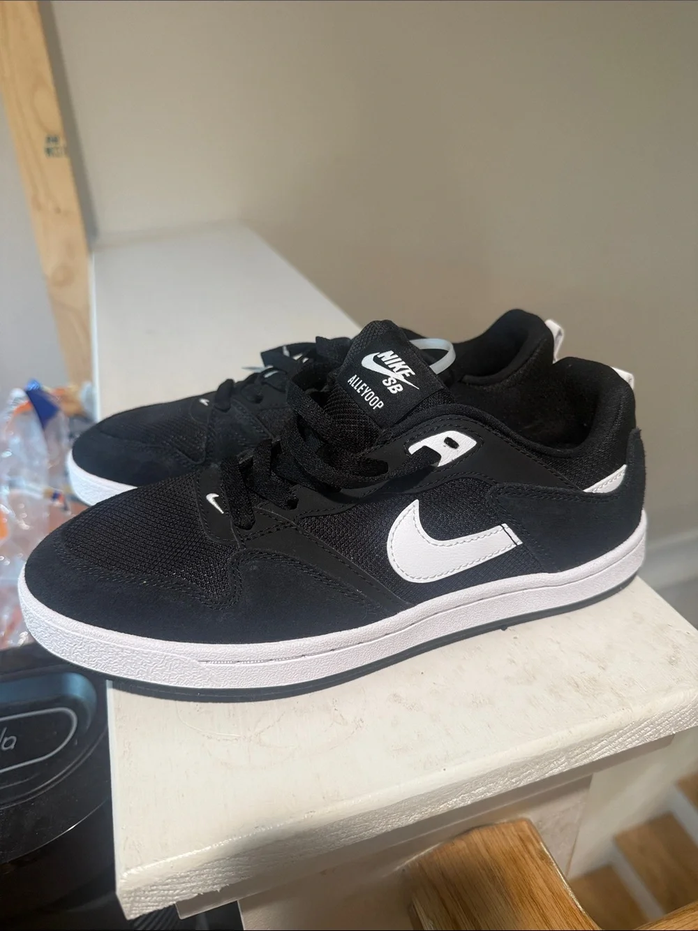 Nike Black and White Low-Top Skate Sneakers size 6.5